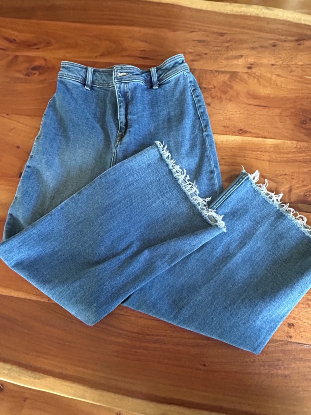 Vigoss Wide-Leg Blue Jeans with Frayed Hem